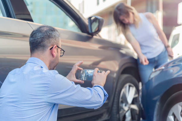 Professional Car Insurance Near Me technician working in Garden City, MI